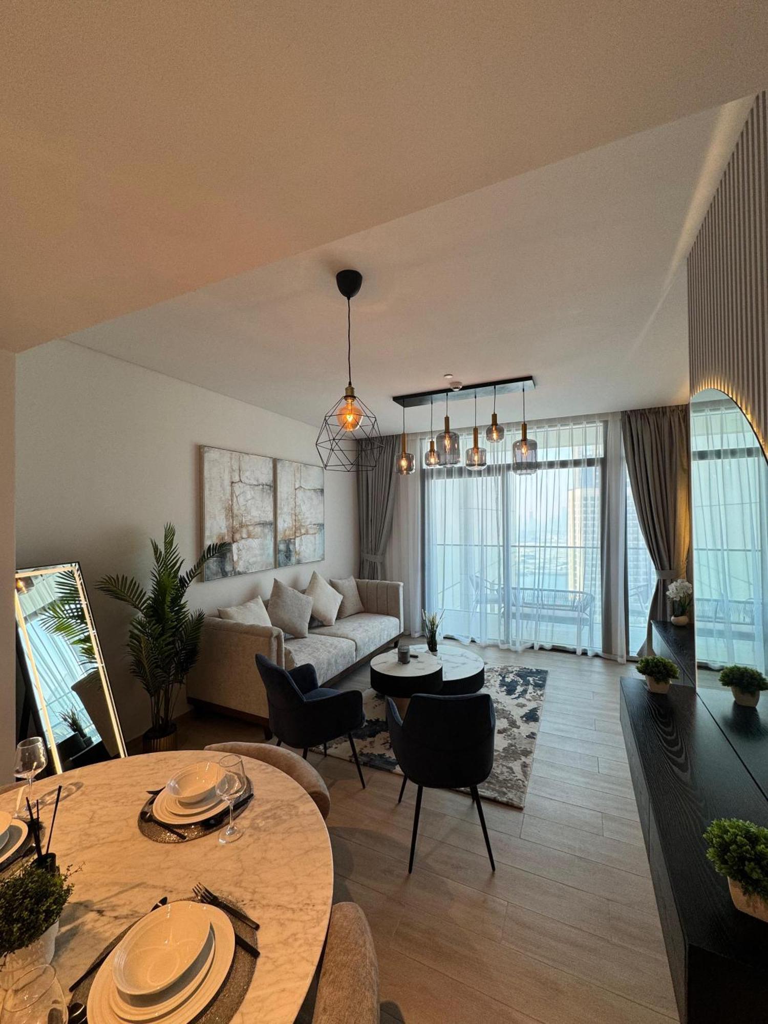 Palace Apartment *