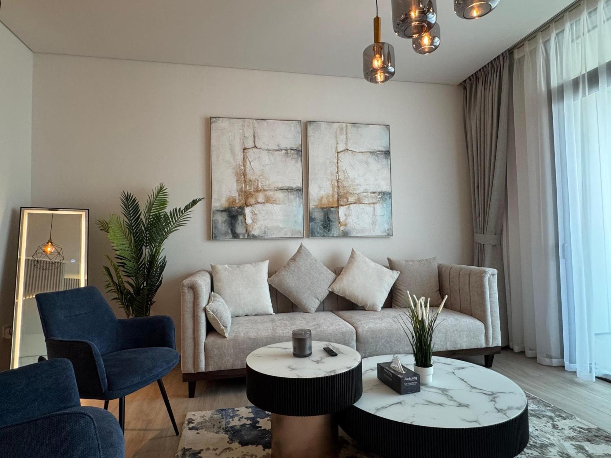 Palace Apartment *